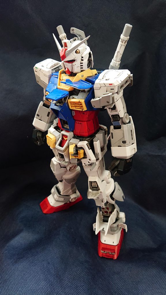 半身だけのハッチオープン。いやはや、こりゃスゴい。こんなところにメタリック?!って思っていた部分がこれで報われる