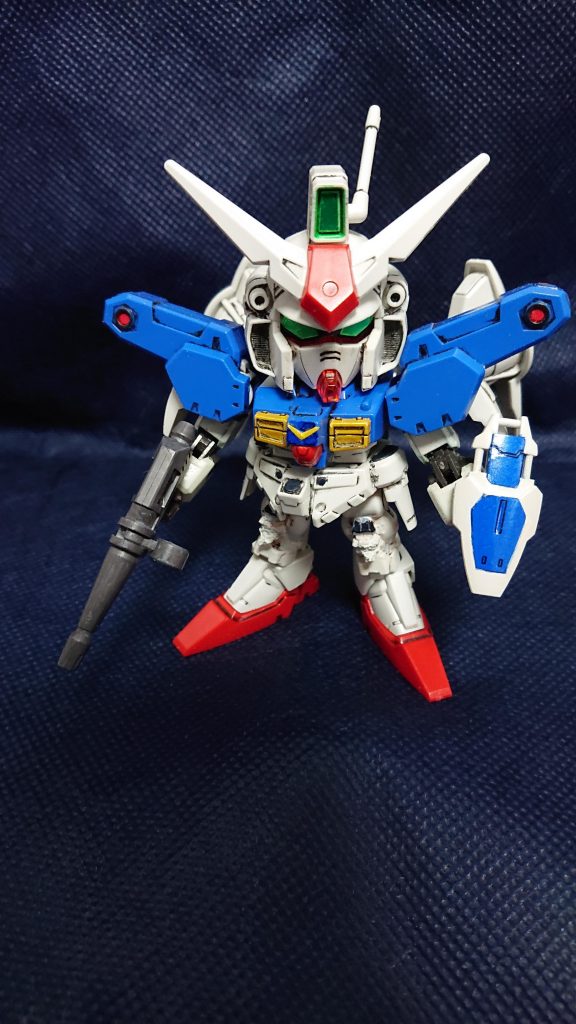 部品を替えてフルバーニアン。膝の誤魔かしが目立ちますね。ちなみにライフルはガンダムのを流用。