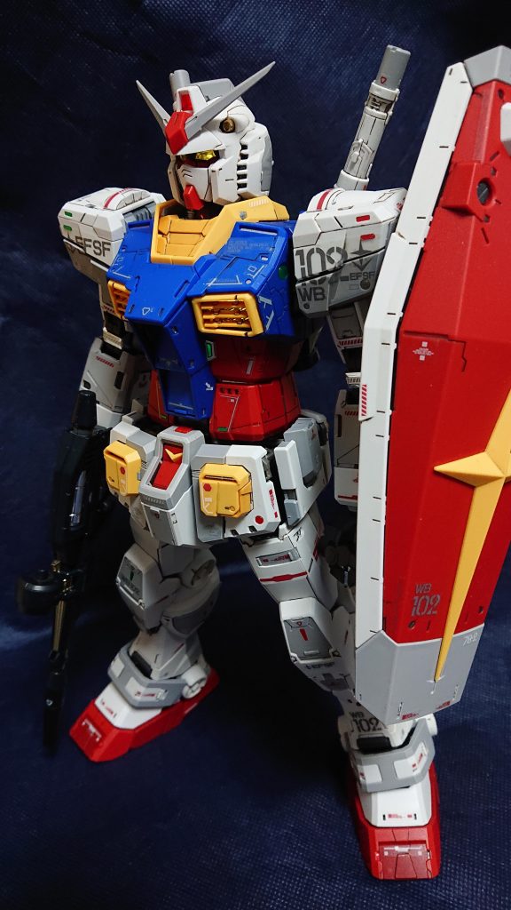 3Dメタリックシールを貼って、装備品持たせて、LED演出して完成!!購入した時の予想どおり、元日の完成でした。家籠りで一番落ち着いて作成できました。40年記念にはピッタリでした☀️