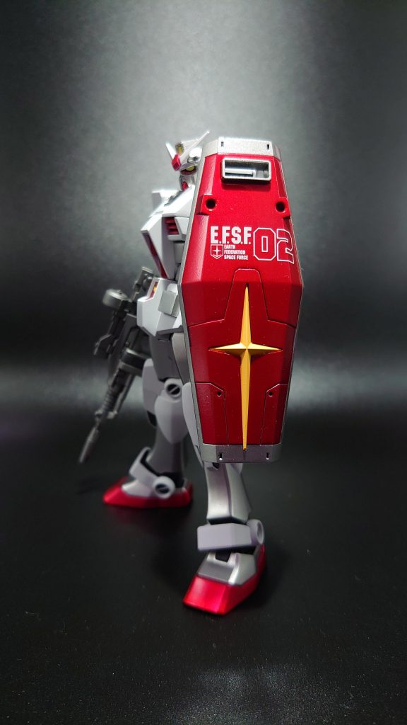 ライフルはHGのオリジン版ガンダムより、シールドはガンダムベースで販売されている、システムウエポンセットより流用。