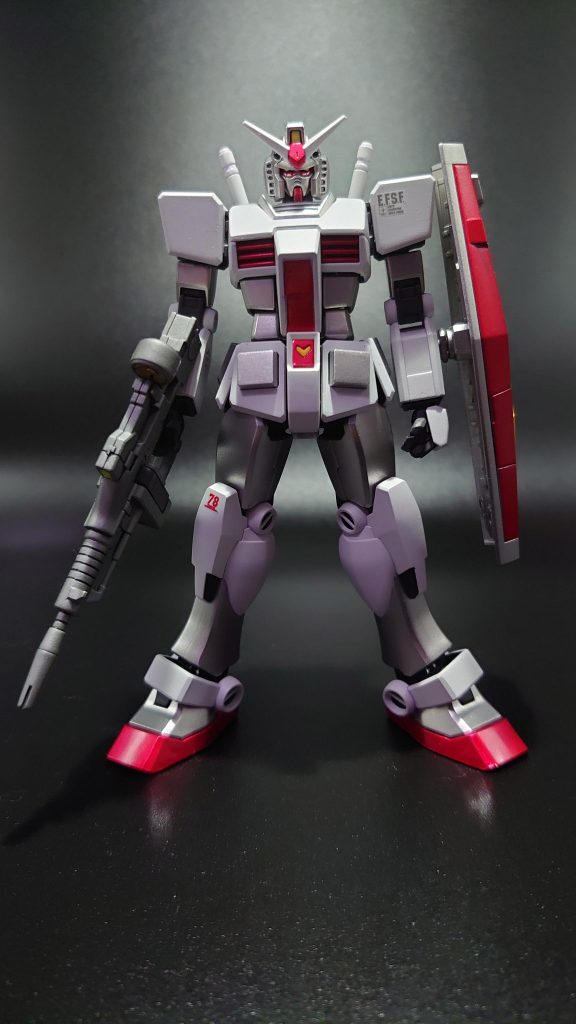 塗装はガイアカラーメイン。シルバー：スターブライトジュラルミンレッド：シルバーの上からクレオスのクリアレッドホワイト：コールドホワイト間接：インナーブラック+スノーダークブラウン武器：タミヤラッカーのメタリックグレイカメラ類：萌葱イエローグリーン墨入れ：白+紫ホワイト部と関節のみつや消しにしたので、地味にマスキングの嵐でした…。