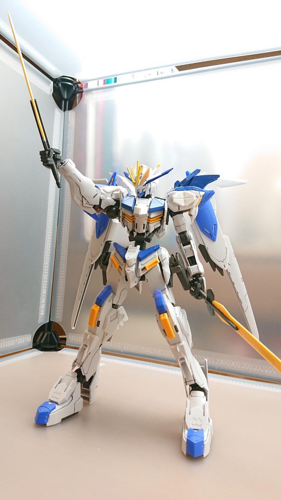 この剣に集え!正義と慈愛に支えし戦士達よ!白天騎士団の名の元に!!