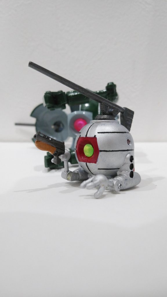 キャノン取り付けかつ追加武装にアーマーマグナム(装弾数3+1)をスクラッチして持たせてますトリガーに指届いてないけど…遠隔発射できるんだよ多分