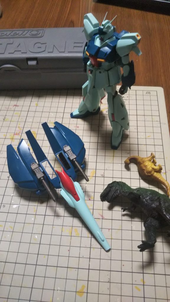 子供の恐竜のオモチャが乱入してくる環境です😅