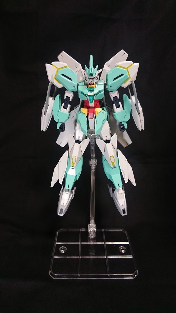 今回はグレーの所だけ明るめのグレーに変更し、色の足りない部分は部分塗装しました。トップコートは今回も半光沢でフィニッシュ。