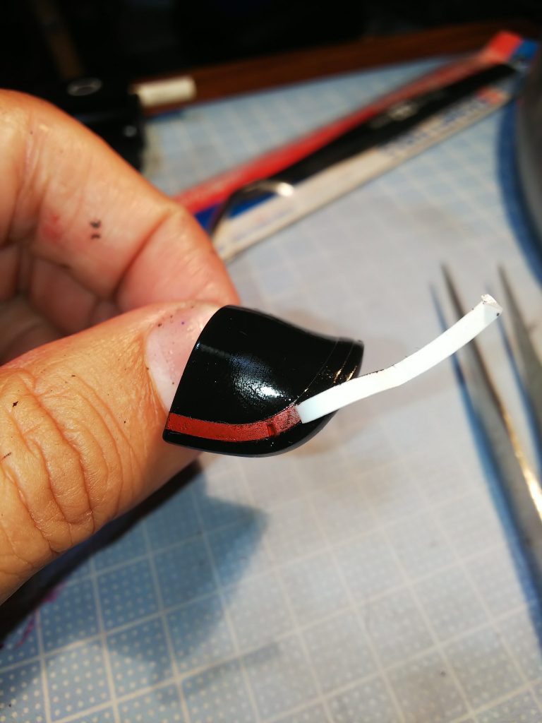 デカールがなかったので赤のラインは下塗りマスキングで行いました。