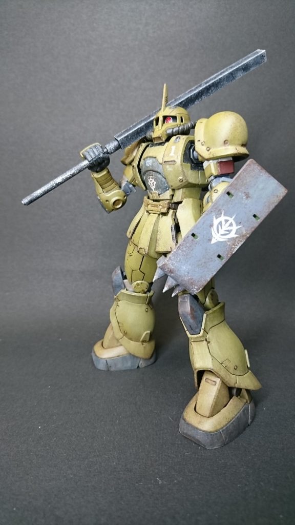 スパイクシールドザクⅡの余剰パーツを流用して前線で作られた皆さんおなじみの攻防一体兵器。ヒートしない棍棒私の地元 山形の武将である最上義光が愛用していた刀の倍以上の重さのある鉄の指揮棒がモチーフ。プラパイプとプラ角棒で自作。［設定］使用回数制限のあるヒート系兵器を節約するため制作された棍棒かなりの重量があるためザクⅠでの扱いには相当な技術が要求されるが、威力は大きい。