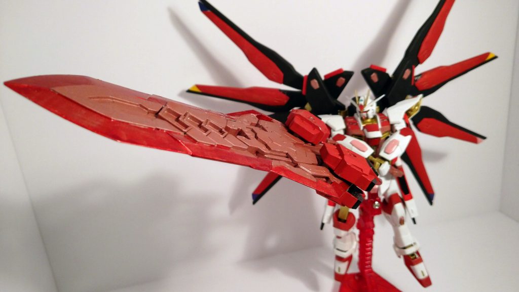 大剣はコトブキヤさんのへヴィウェポンユニット03ユナイトソードの2本合わせたものです。本体よりでかいです!