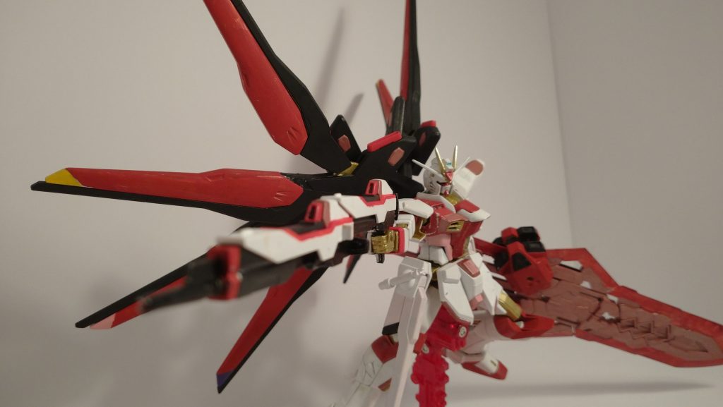 ビームライフルは連結可能。通常はサイドアーマーに設置。