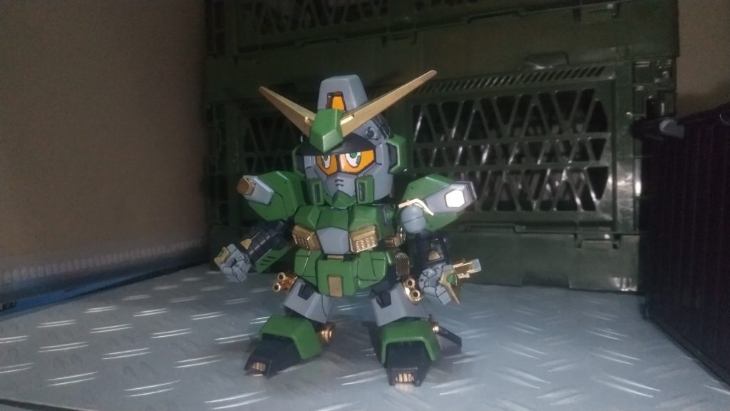 普段は仮面をつけているがその正体は異世界から伝わる「テッキ」と呼ばれる技術を元にかつての英雄をモデルに造られた戦士。