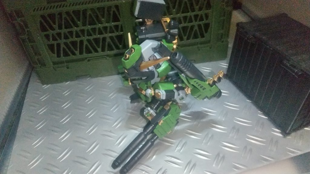 レジスタンス「GーーMS(ジームズ)」の仮面のリーダー。