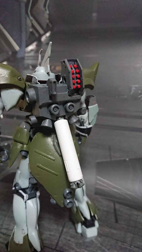 シナンジュより弱そうにしかし歴然のパイロットが乗ってるMSなので強そうに