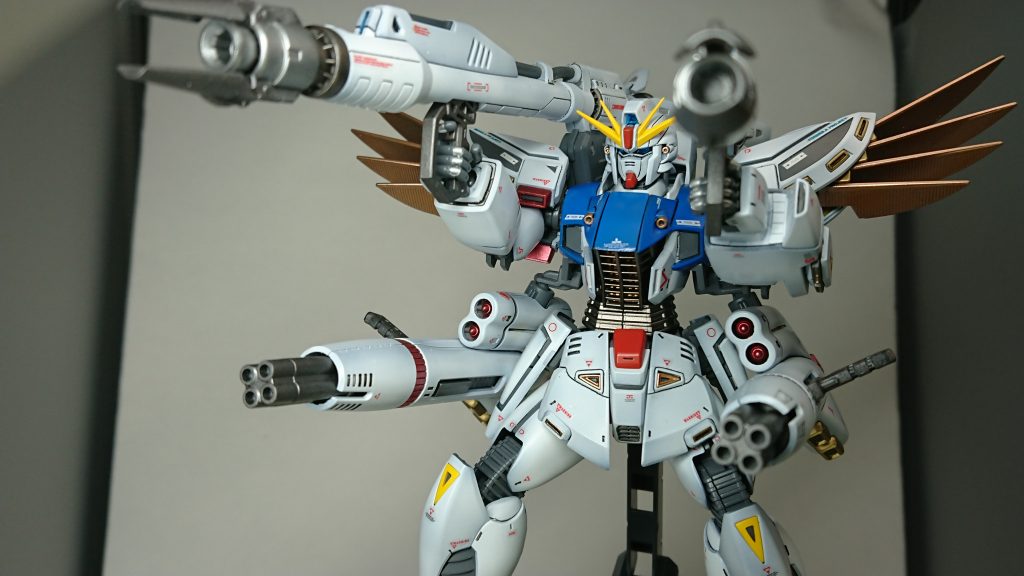 二体製作したのでビーム・ランチャーを2丁装備。