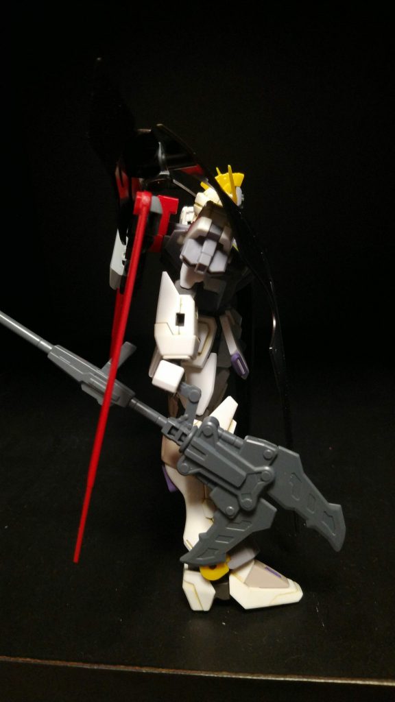 ハイパージャマーはピン付きのジョイントパーツを半分に切って、穴のジョイントパーツに接着肉抜きをプラ板で蓋しました