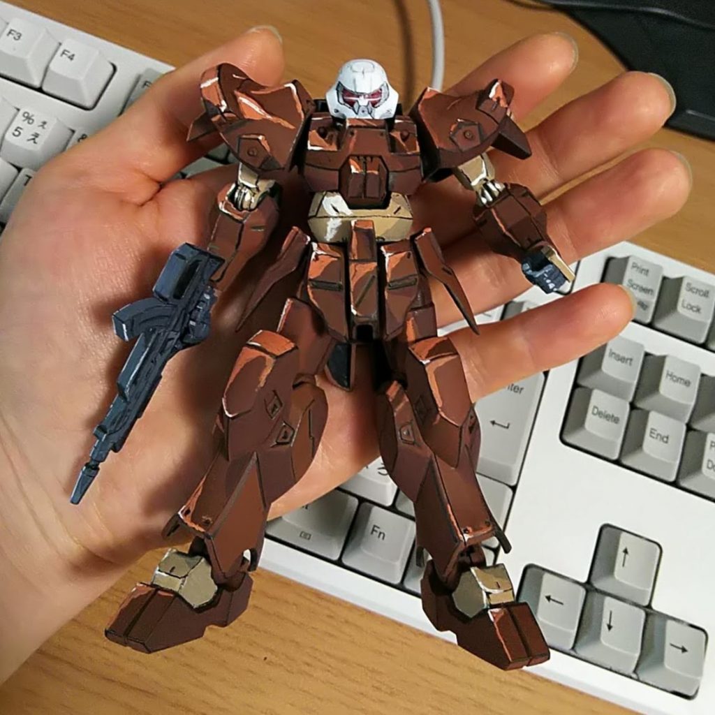 イラスト風塗装している先輩方がよくやっている、手のひら乗せ画像です。が、全然プラモデル感が抜けていませんね・・・。もっと目の錯覚を与えられるように、スキルを磨きます。