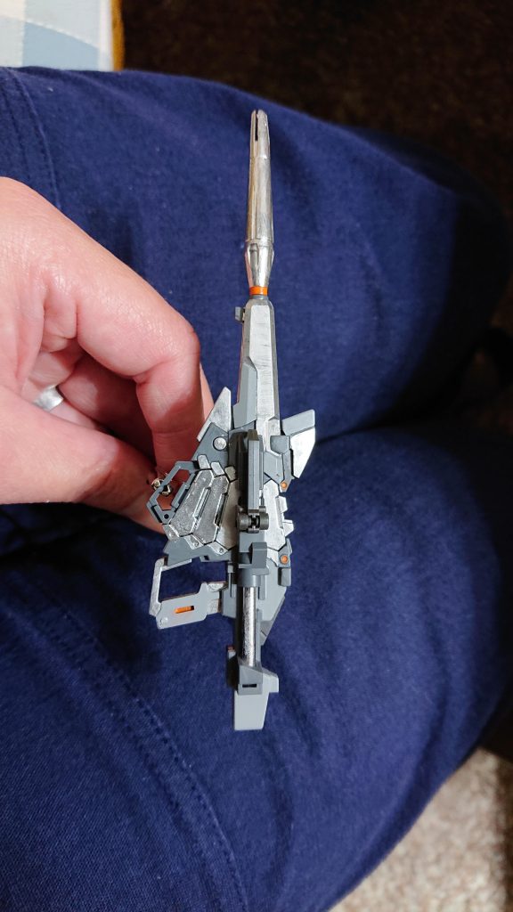 沒有噴槍設備……所有的塗裝都是手塗。金屬色一開始沒有很好的效果。