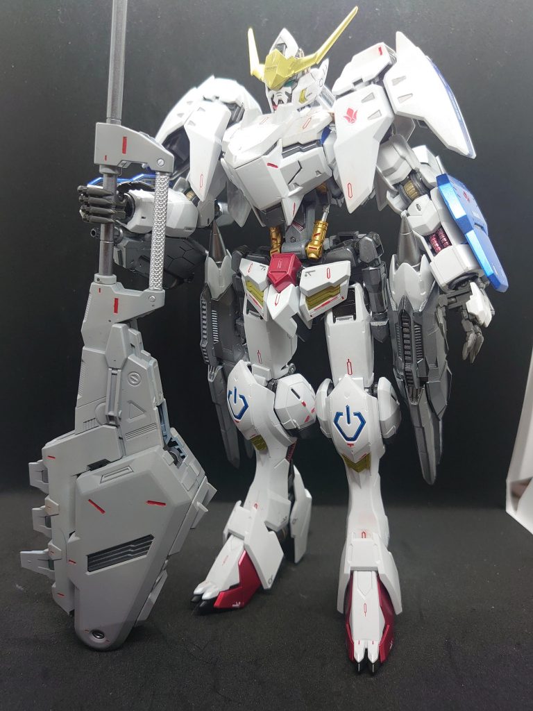 全塗装パール仕上げなので、実物はもっとキラキラしています。レンチメイスはつや消しにしてます。