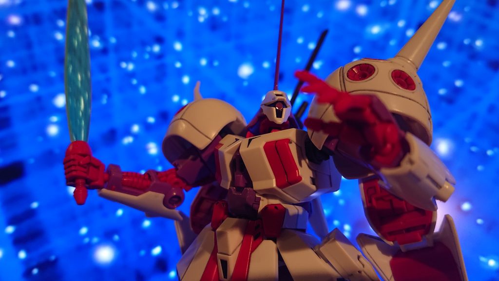 ビームサーベルを持って構えると、たしかにギャンの流れを汲んでいる機体なんだなぁと感じます