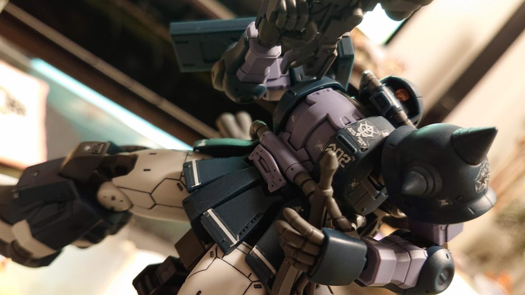 再度組み立て。つや消しによってプラスチック感が抑えられました。