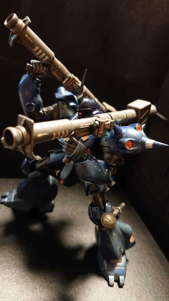 ジャイアントバズを両手に💥🙌💥なお、Hアイズのクリアパーツをスコープに取り付けています。※こちらのモノアイは赤ですねー。