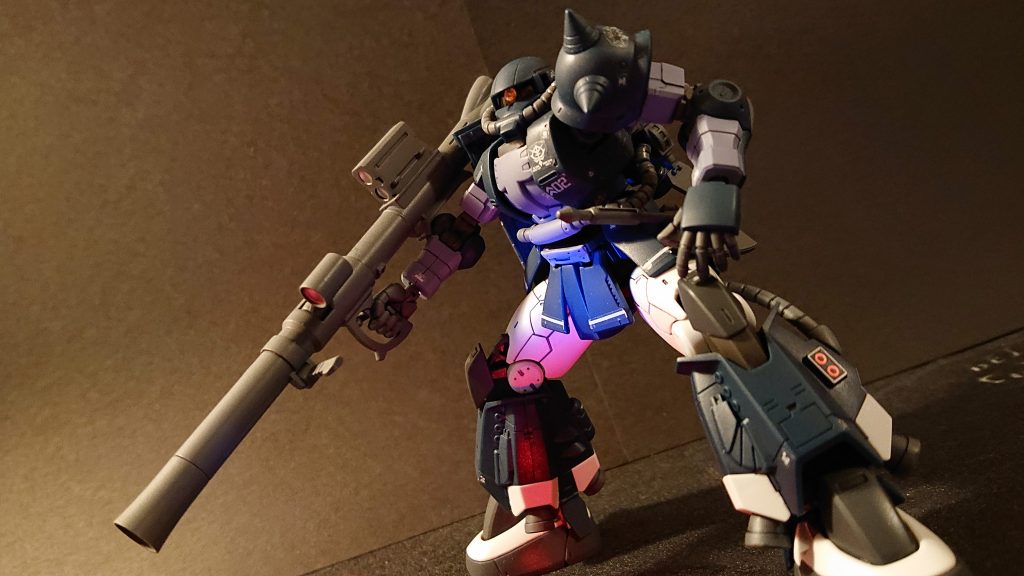 つや消しスプレーするとやはり光に当たったときの質感が違いますね😲そして高機動型は足の作り込みが細かくてたまりません☺️