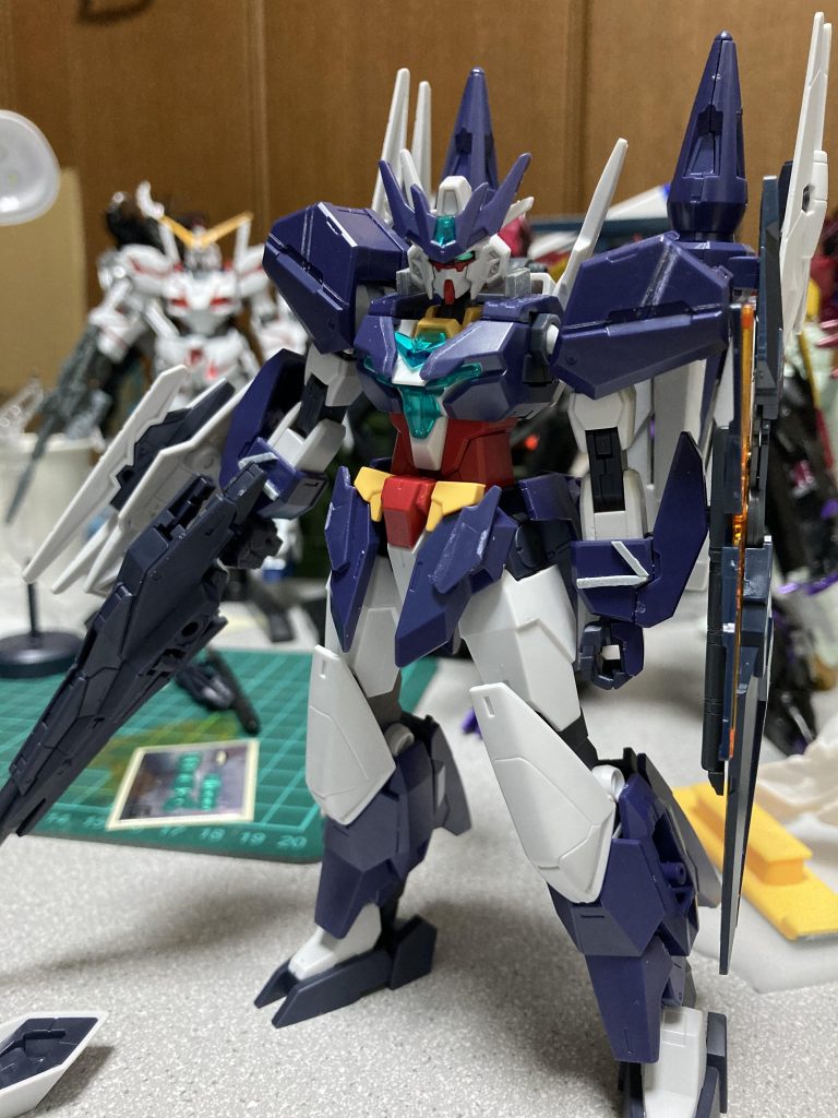 作成初期
この時点で大まかなコンセプトは決定していました。背面のスラスターはとりあえず付けてみた感じです