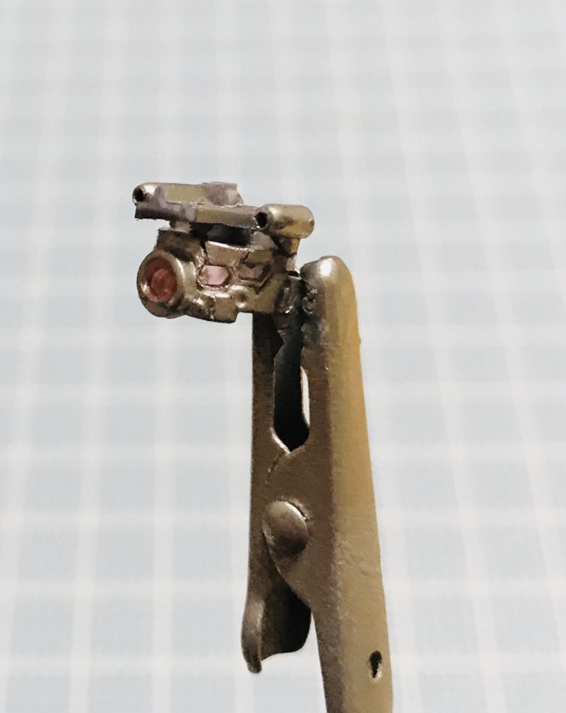 モノアイとデュアルゴーグルはクリアレジンに替えてます。KPSはスジボリしづらいっ💢