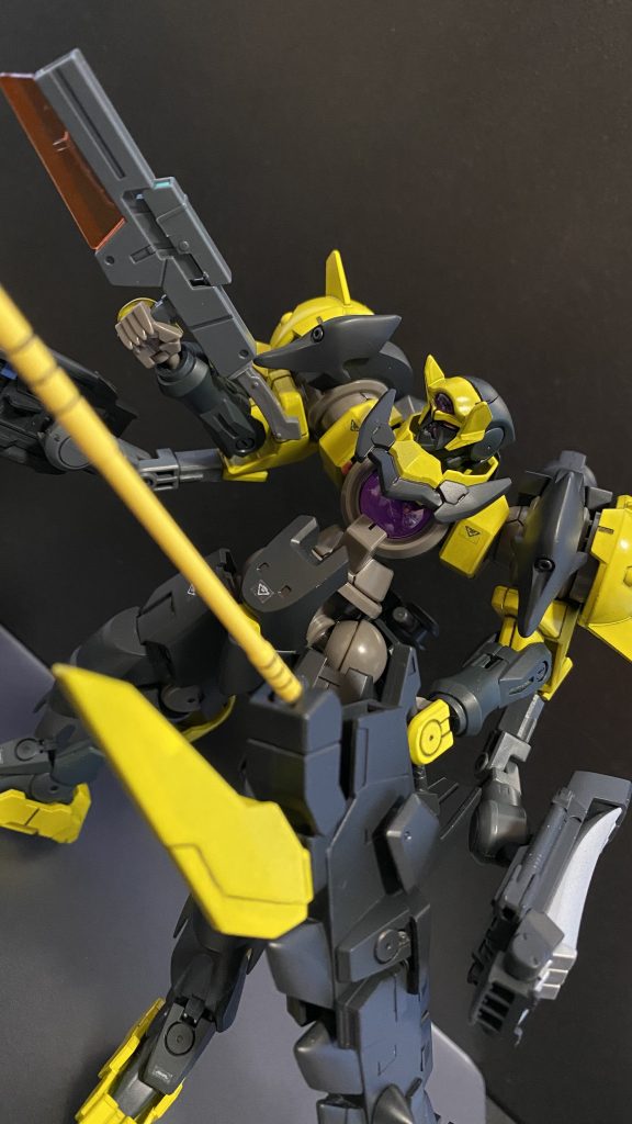 その内部には、GNナタとしても使用可能な、GNライフルが内蔵される。