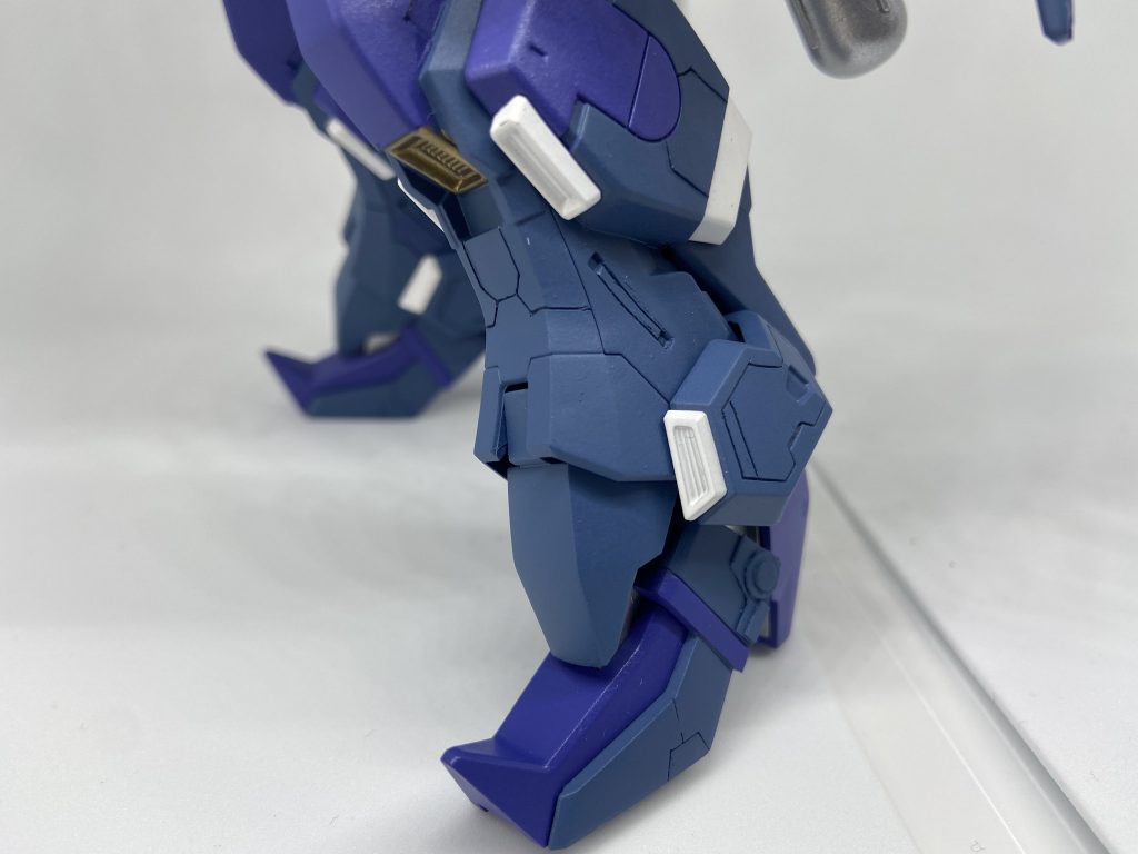 脚のスジボリは満足な完成度です。