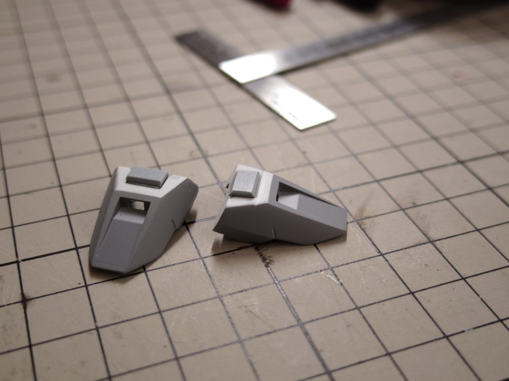 肩パーツもプラ板でのディテール追加。C面を作りパーツに馴染むようにしました😊