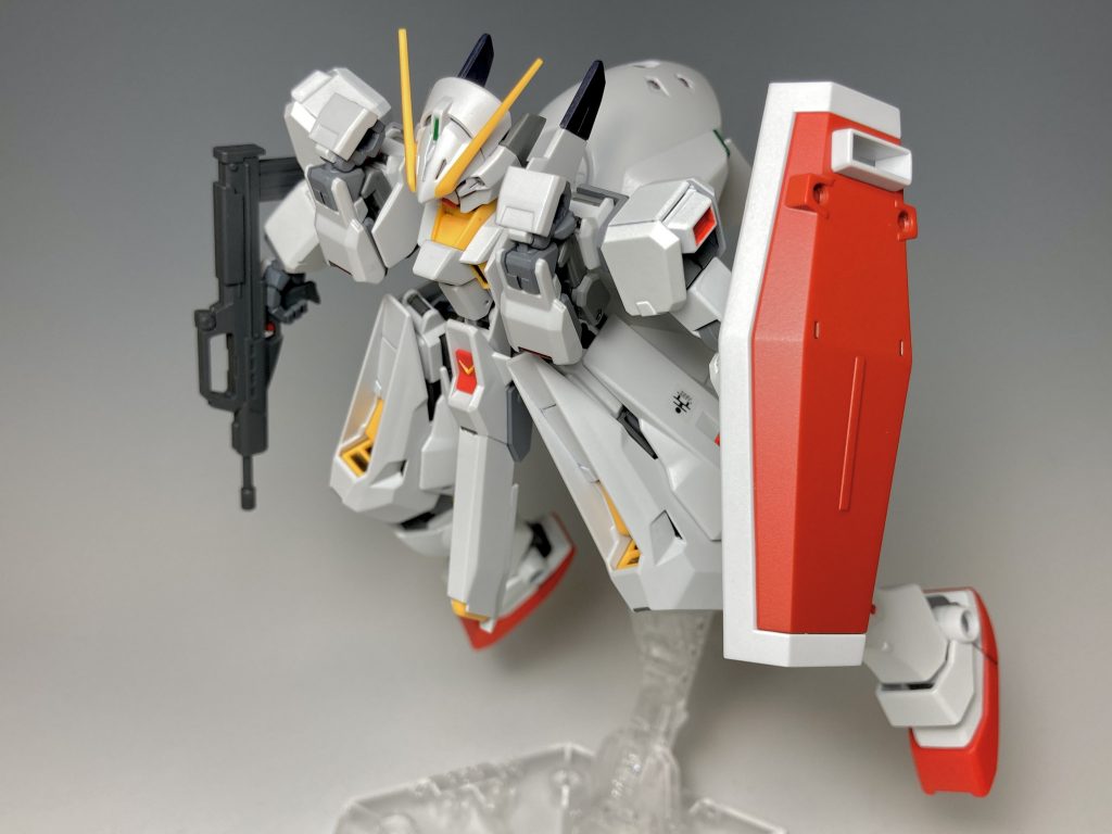 設定画のポーズ風に。