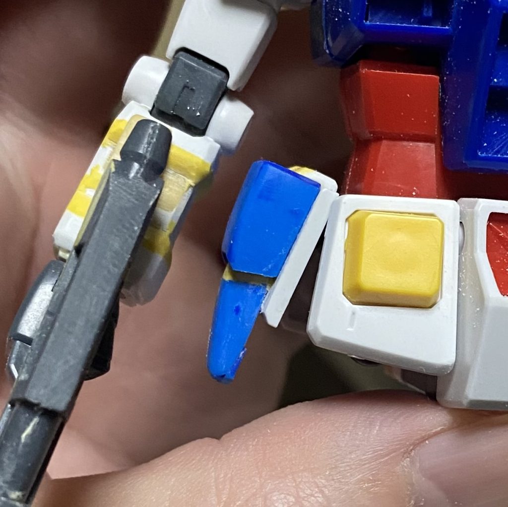 HGグフのパーツを流用してホルスターを追加