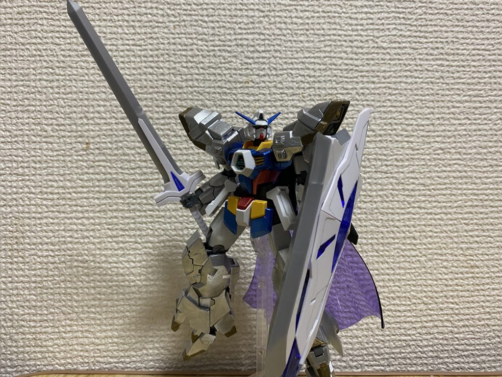 使用材料はラビット・ツクヨミ余りのムーンガンダム、トライスラッシュブレイド、MSGナイトマスターソードになります。