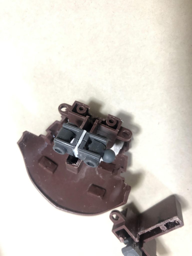 股関節の改修部。イエローサブマリン製ジョイントと3mmポリキャップを使用しました。