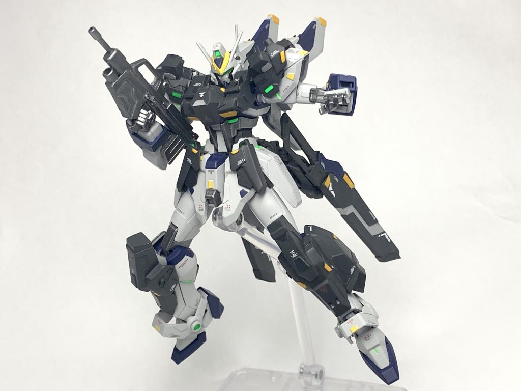 主兵装として新型弾丸を使用するマシンガンを装備。PS装甲を持たない一般量産機や艦船への攻撃に特化した仕様となっており、アンチビームシールドやラミネート装甲などの対ビーム防御兵装に対しても有効打を与えることが可能