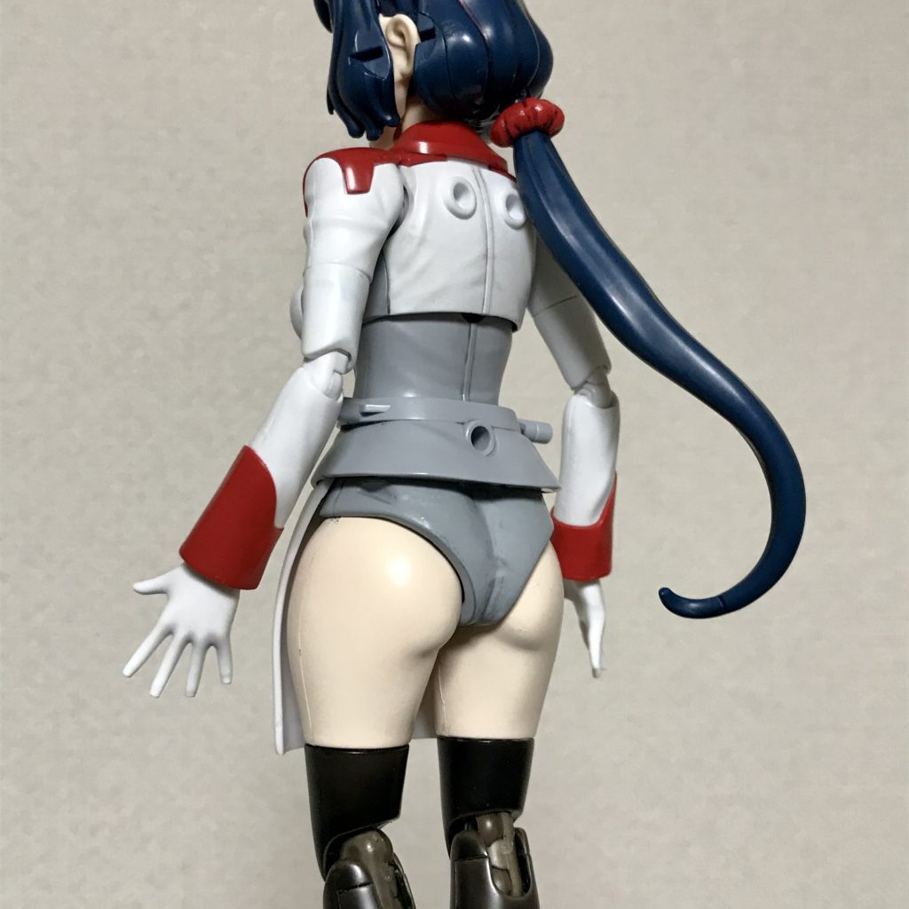 その後調子に乗っていろいろ塗装し直したり、無茶なポージングをとらせて遊んでいたら…