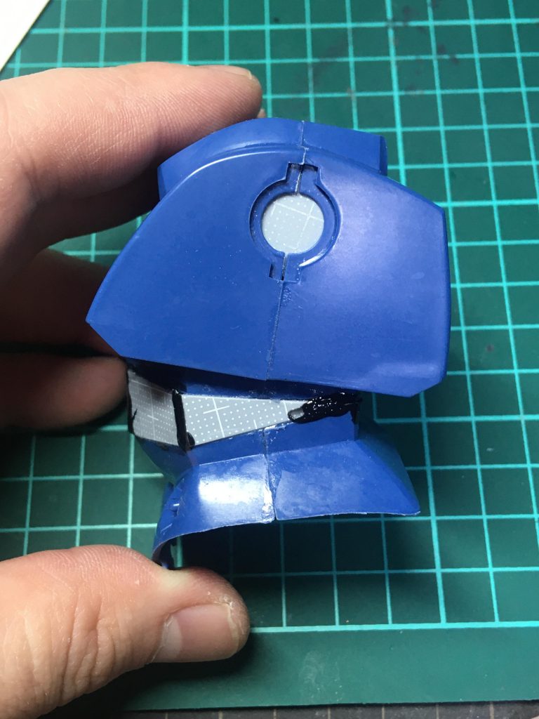 上体を反らすため、各部をクサビ加工。