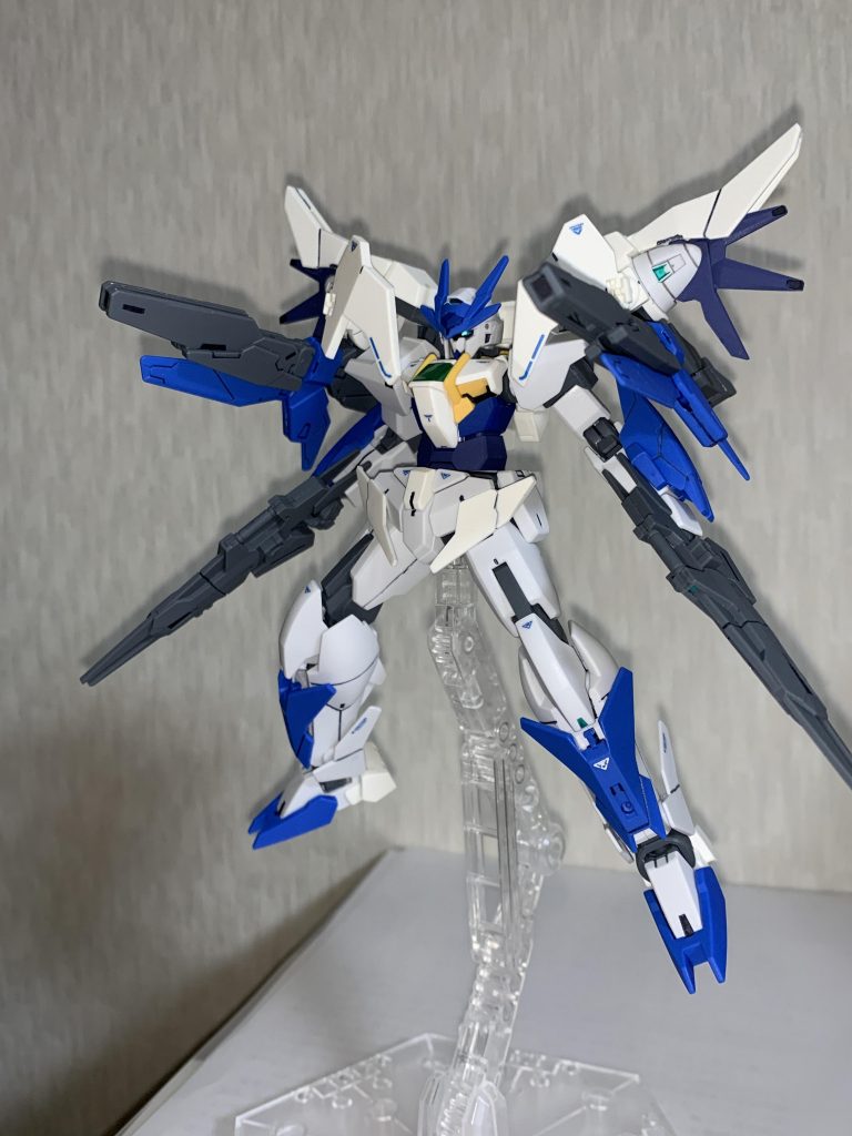 肩キャノン
位置的にはフルバレットに近いのですが、見かけの問題かポーズを取らせるとフリーダムのレールガンのようなイメージにも見えます