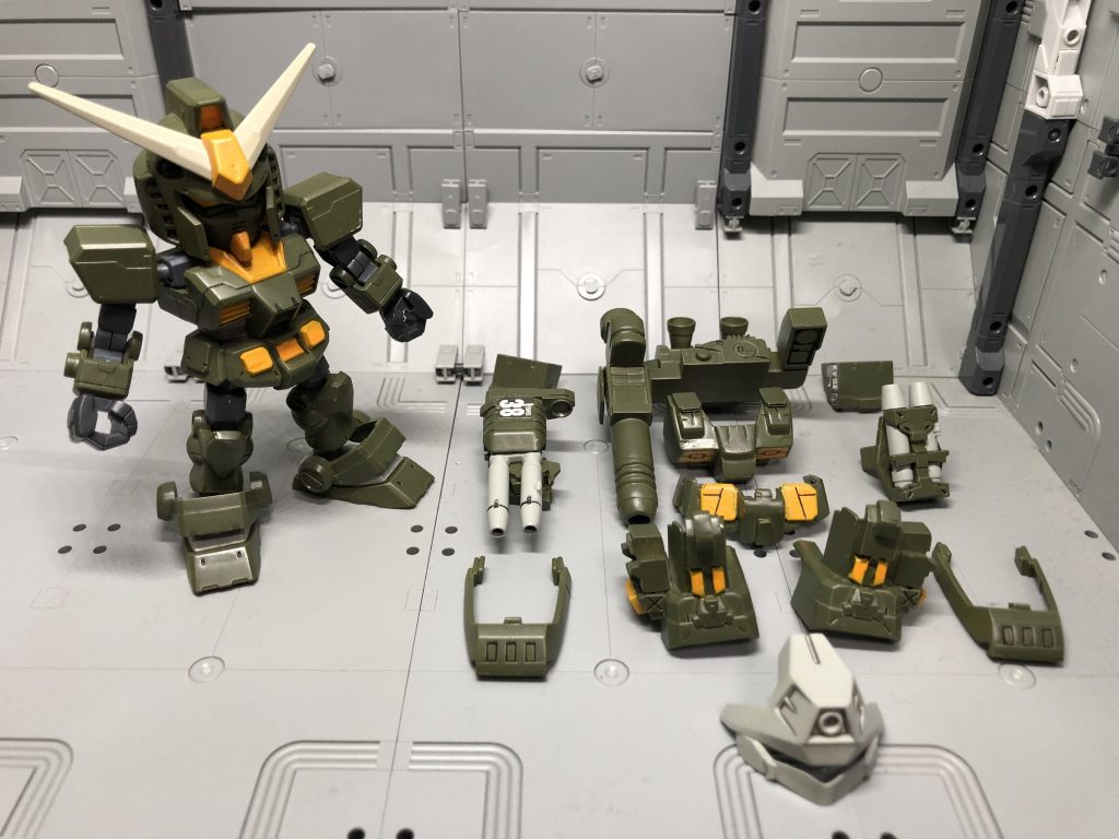 アーマーを外すとこんな感じです。今回も磁石を使わずに着脱可能にしてます。