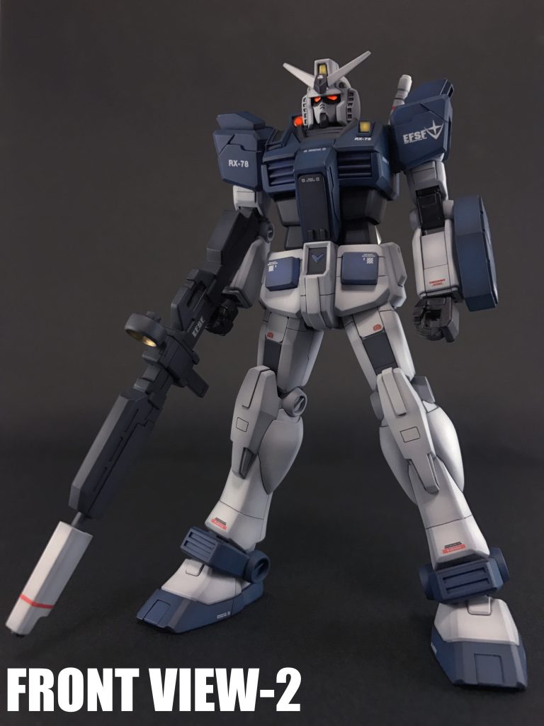 「ガンナーガンダム」の主兵装「専用ビームライフル」は戦後にジオン軍のビームライフルを解析して作成された装備ですが、戦時中の¨初期型¨である本機は連邦軍の所謂キャノンタイプの肩武装を流用した「試作型ビームキャノンライフル」を装備します。武器はセミスクラッチで作成しました。