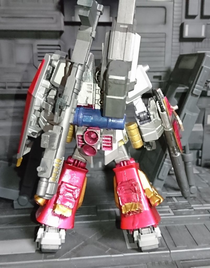 フルコーン用のバズーカも背中にマウント