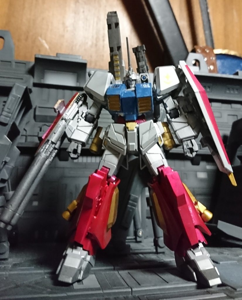 フルアーマーユニコーンの中身が余ってたのでなんとかなく切り貼りしてたら胸部装甲が思ったより被せれたので完璧化方向へ