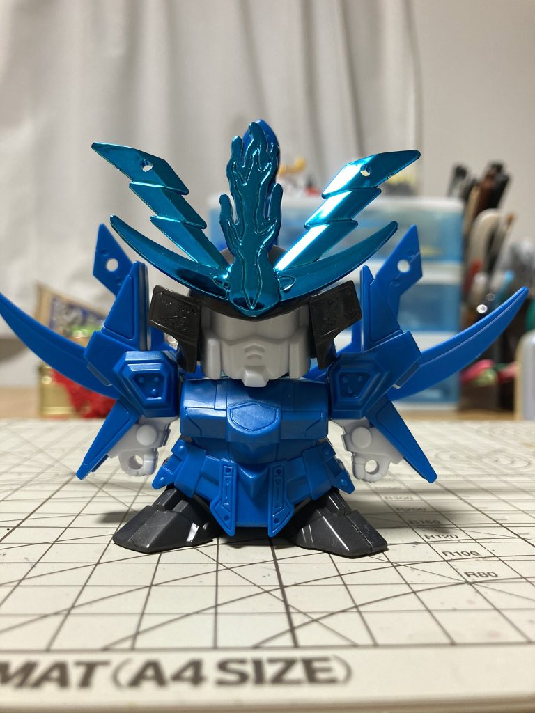 素組みはこんなのでした。胴鎧の着脱ギミックなどがないぶん、プロポーションは良好です。