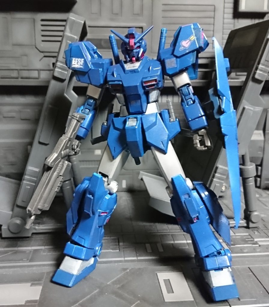 1機目のピクシーはフルアーマーにして緑系だったので今回は青と銀色シールの色で見えにくいけど肩に02盾の接続部はピクシー余剰の陸ジムの物に部品注文で何個か確保した4.5号機系の盾を組み合わせて