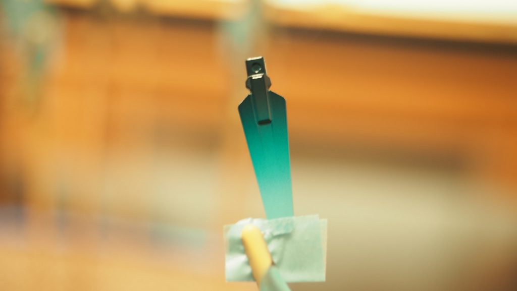 グラデーションのカラーリングは本体色の差し色に馴染むようにグリーン系を使用しました。