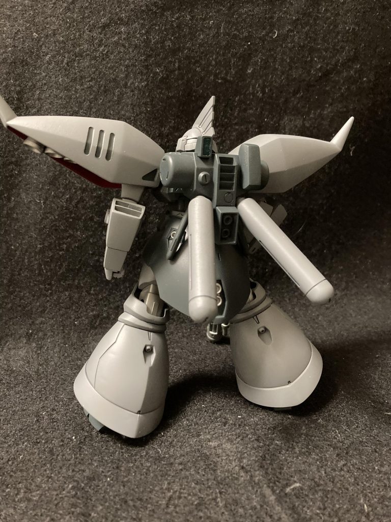 グレー塗装なのはUC0090年代のジオン共和国軍主力機のハイザック等のカラーリングを参考に塗りました…漫画外伝獅子の帰還だとジオン共和国のMSの中にシュツルム・ディアスやらMAやら所属しているようですがどうなんでしょう.