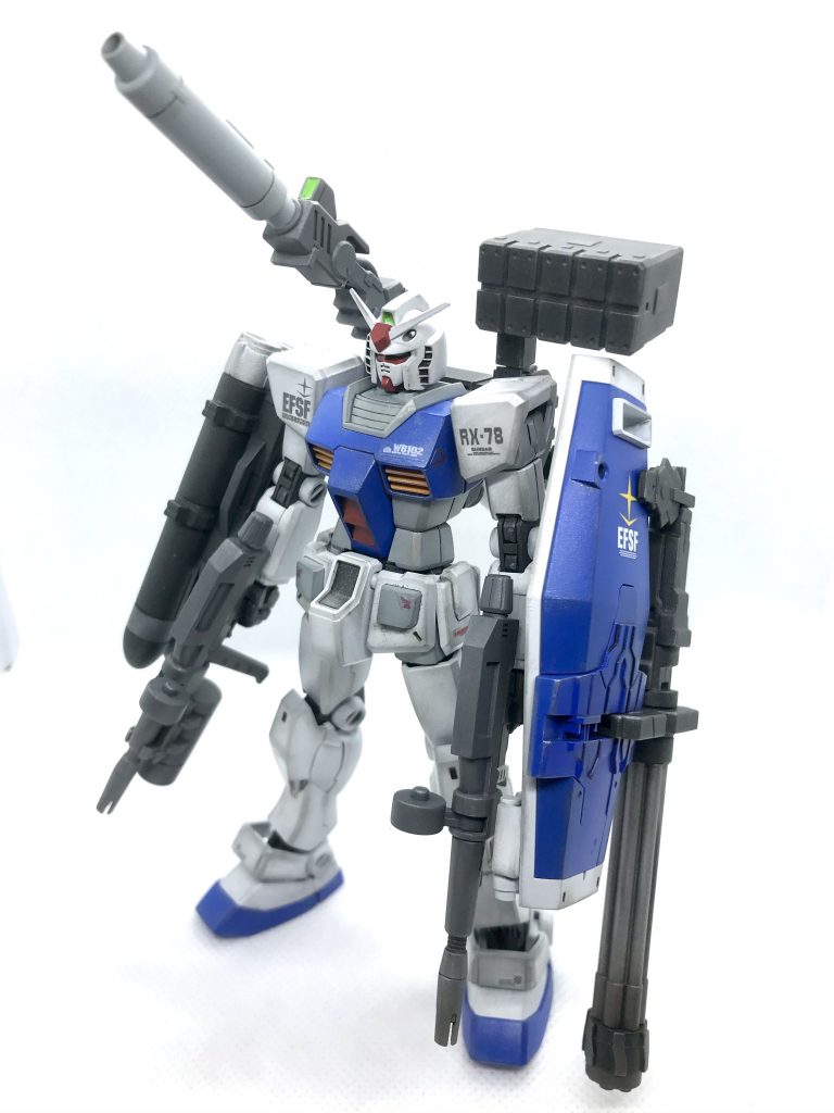 武装が多い割にはスッキリ感が出せたと思います。左手のビームライフルは合わせ目消し忘れ(笑)