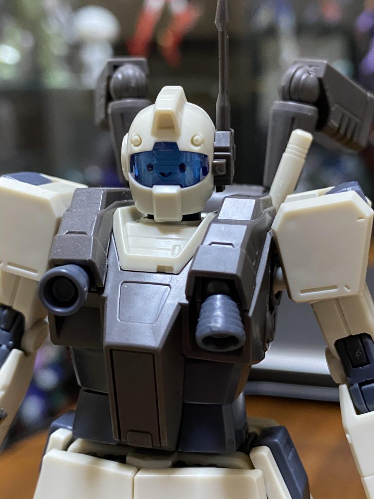 まず顔から描きました。