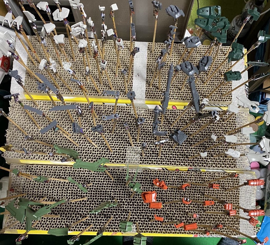 制作方法は切り出しをやって、仮組みなしで猫の手をぶっさし、そのまま塗装、合わせ目処理せず組み上げ、部分塗装をしてフィニッシュが僕の何時ものやり方です😅