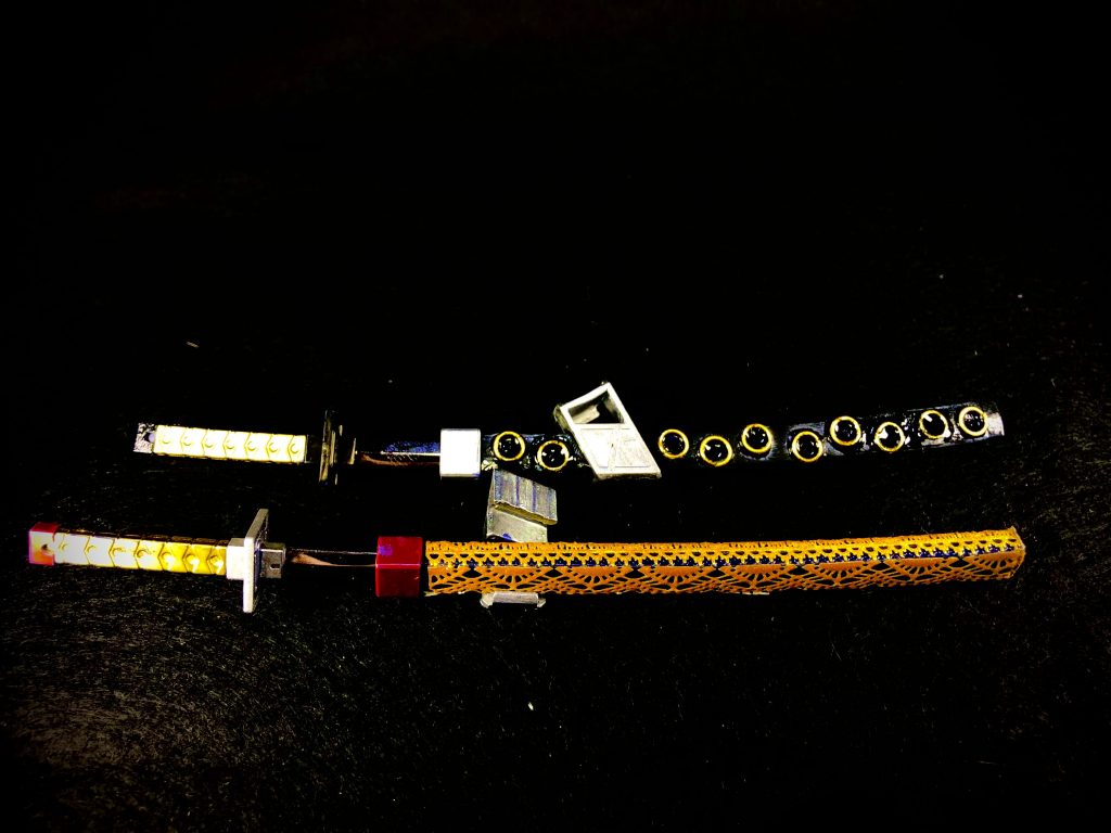 刀の鞘も
100均のシール貼ったり
リング付けたりしてみました